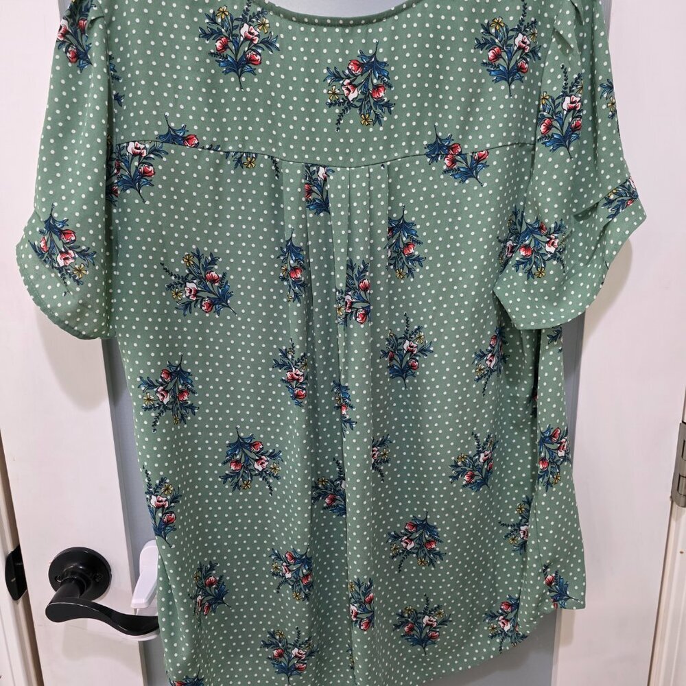DR2 Green Floral Polka Dot Blouse XL Pleated Flutter Sleeve Split Neck Top - Picture 12 of 12
